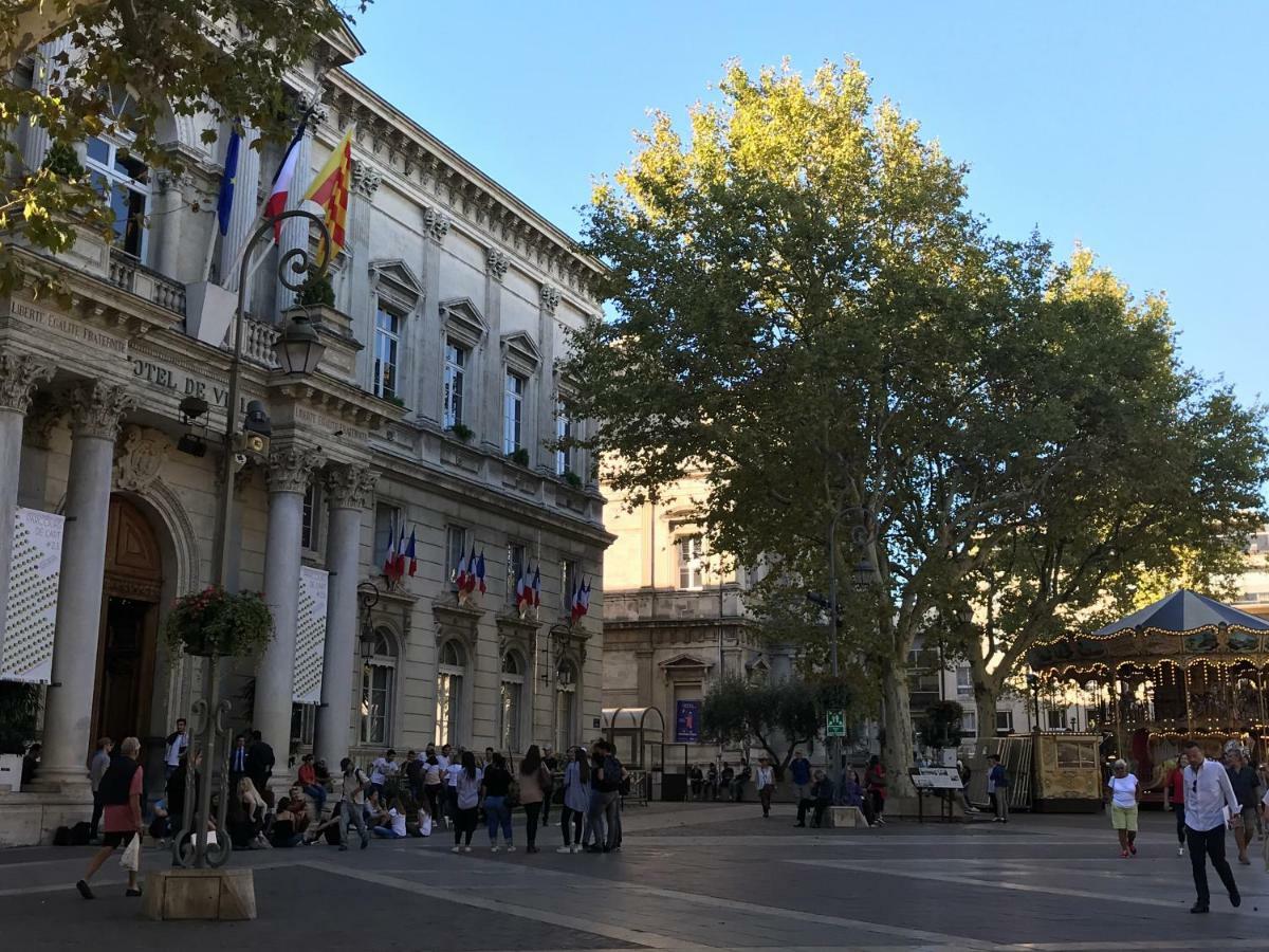 شقة Les Coulisses De L'Horloge - Wifi - 50 M Palais Des Papes أفينيون المظهر الخارجي الصورة